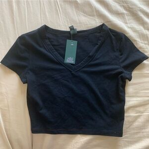 NWT black v-neck crop